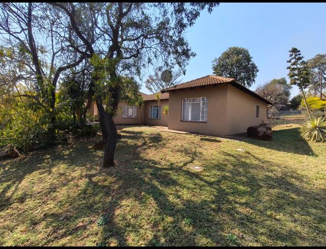 4 BEDROOM TOWNHOUSE FOR SALE IN CASHAN